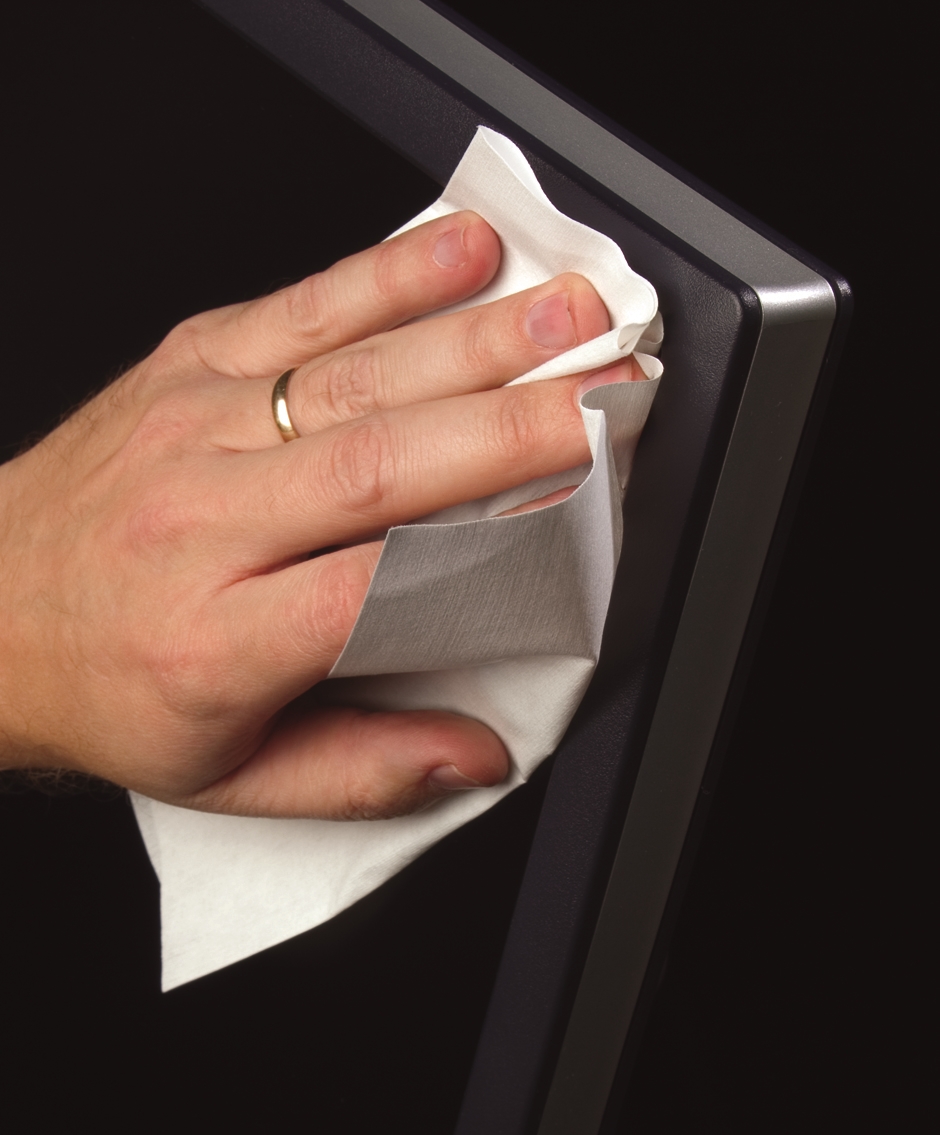 can you clean your computer screen with alcohol wipes